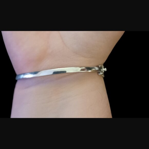 925 Sterling Silver Square Cut Clear CZ 7" Hinged Bangle Bracelet - Picture 2 of 7